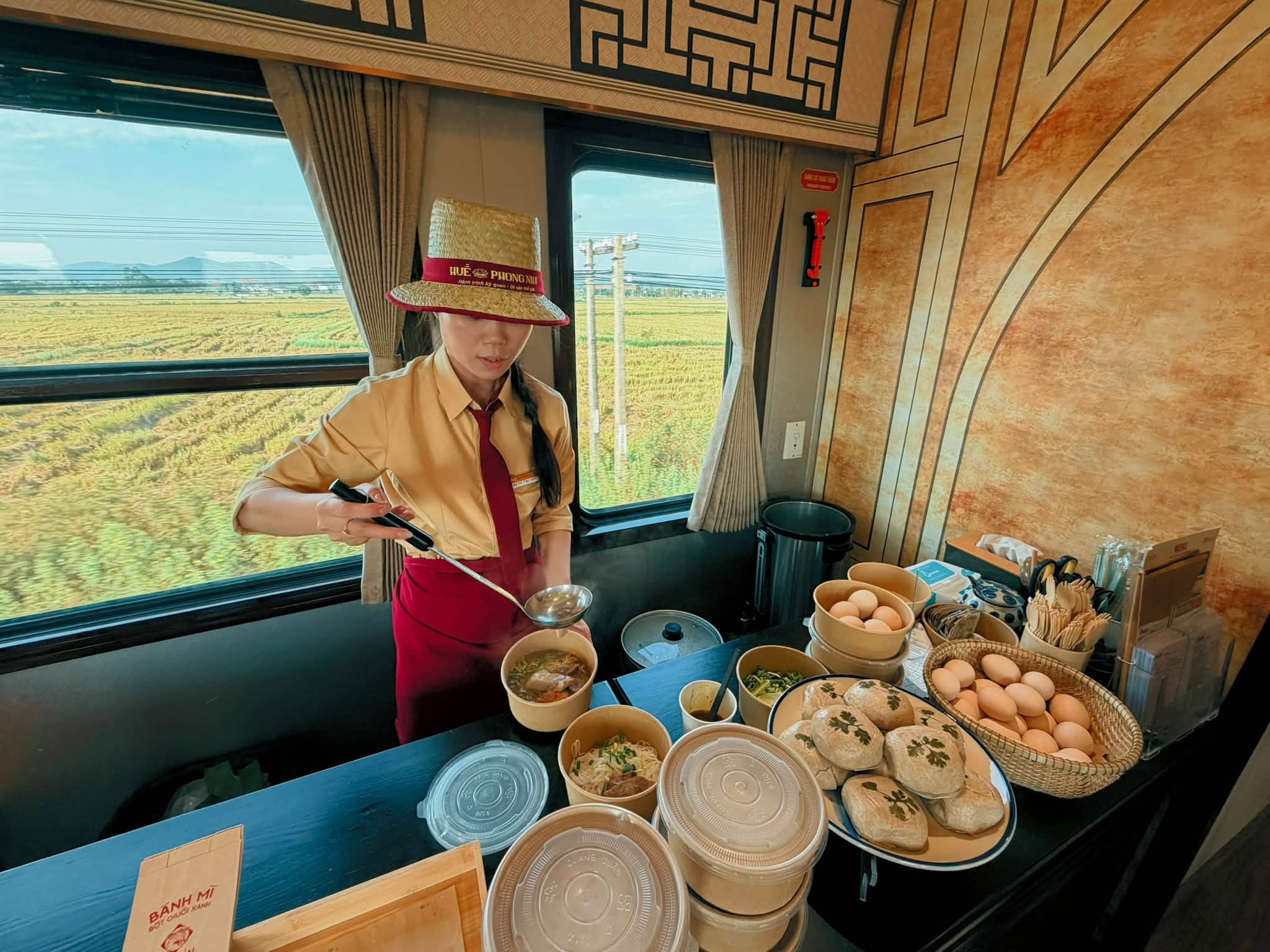 Tàu di sản – dịch vụ ăn uống